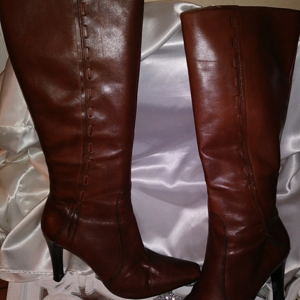 Leather high heeled boots